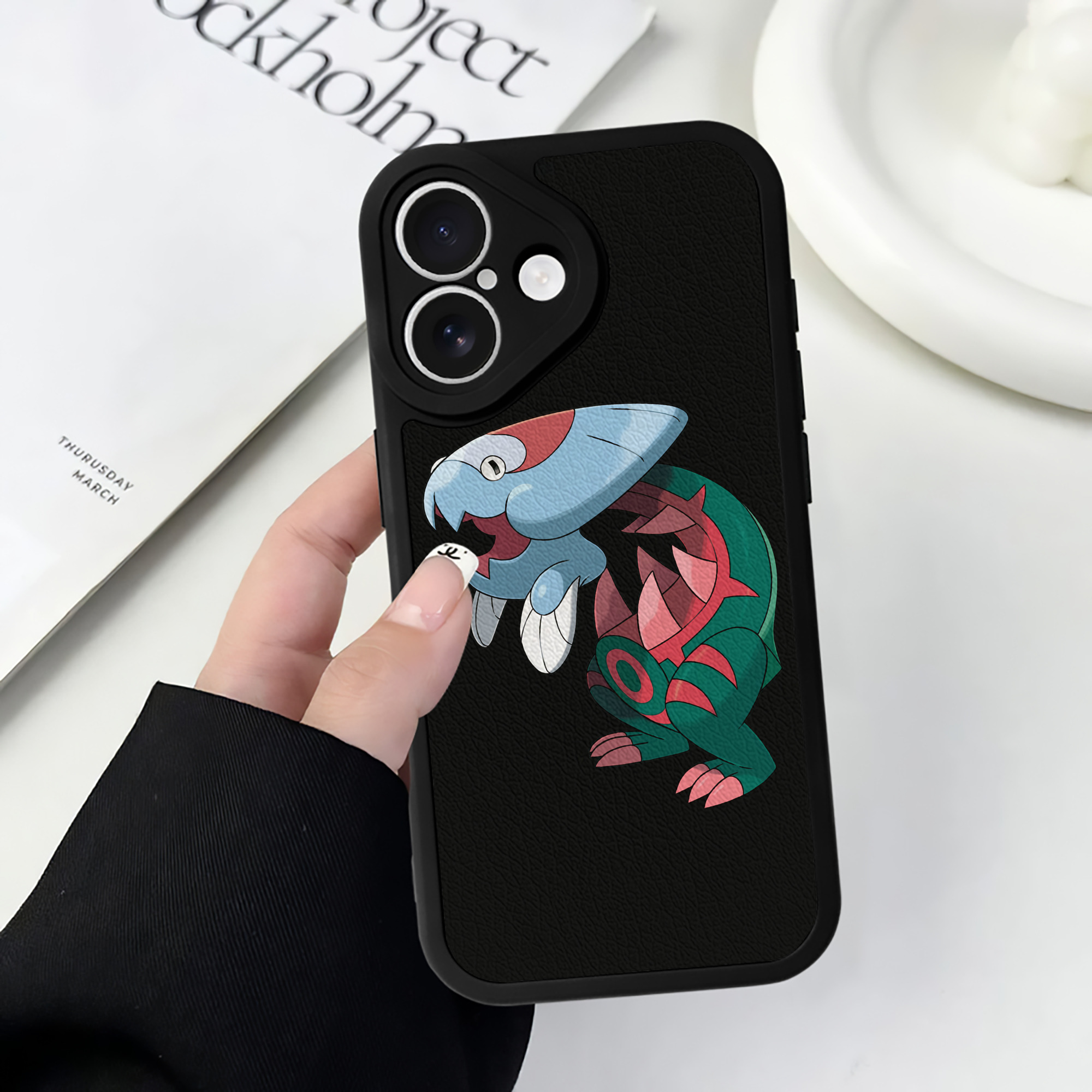 （画像用） ポケットモンスター Pokémon 【iPhone 16シリーズ対応】シリコンスマホケース（レザー調） 材質：シリコン
